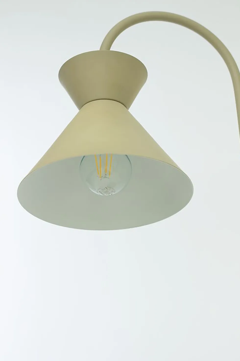 Coni golvlampa
