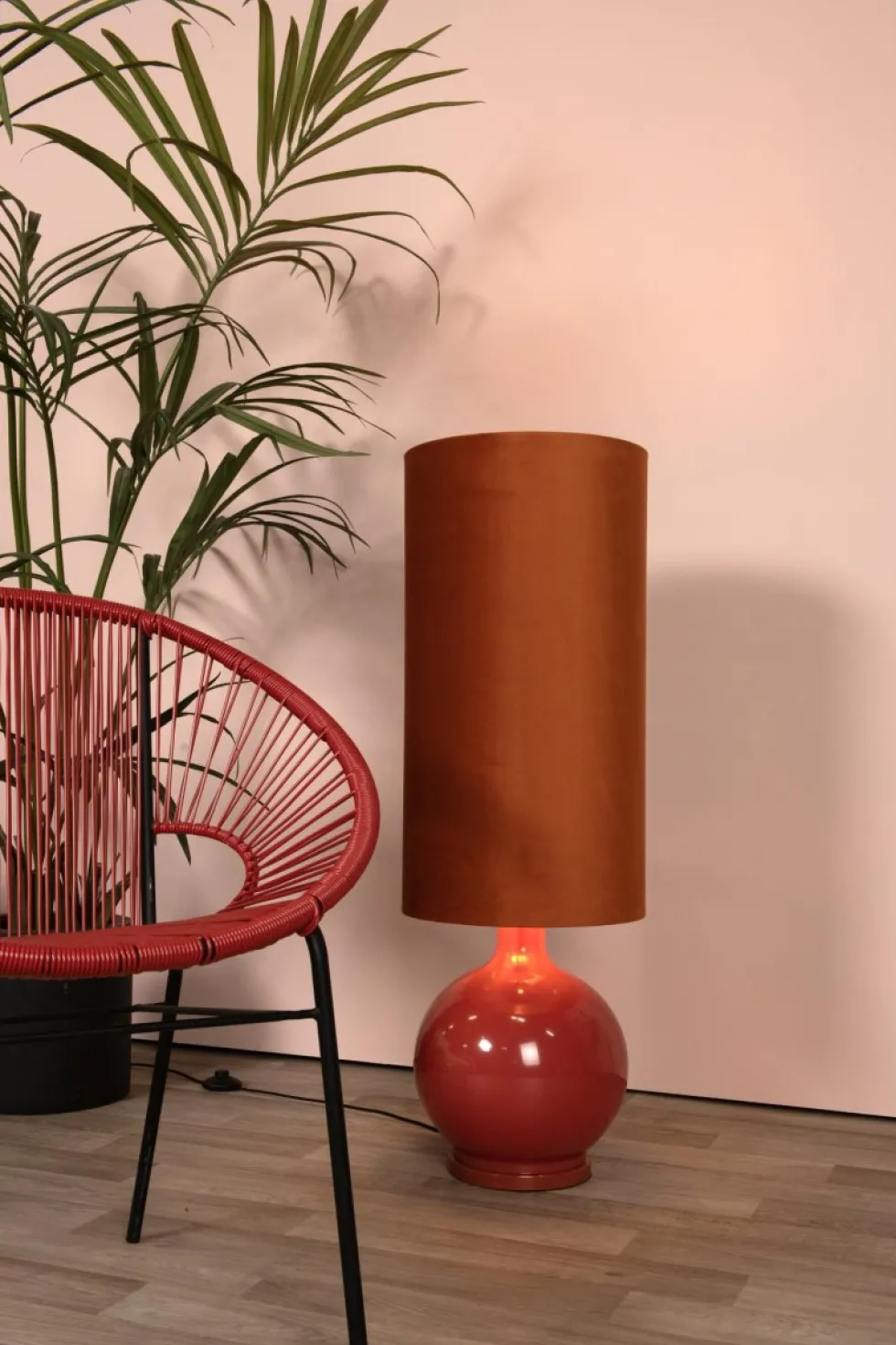 Esterad golvlampa