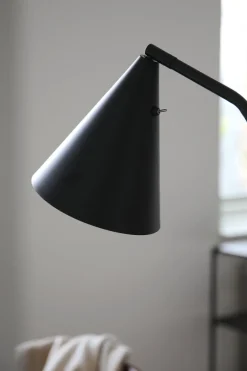 Funil golvlampa