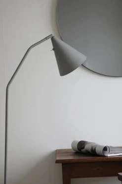 Funil golvlampa