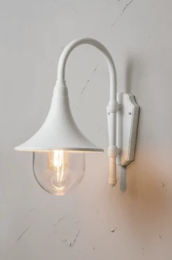 Kartano Trumpet utelampa