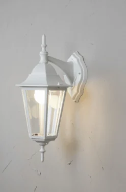 Kartano utelampa