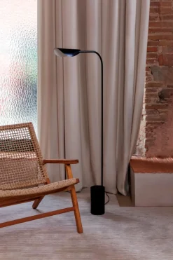 Liggera golvlampa