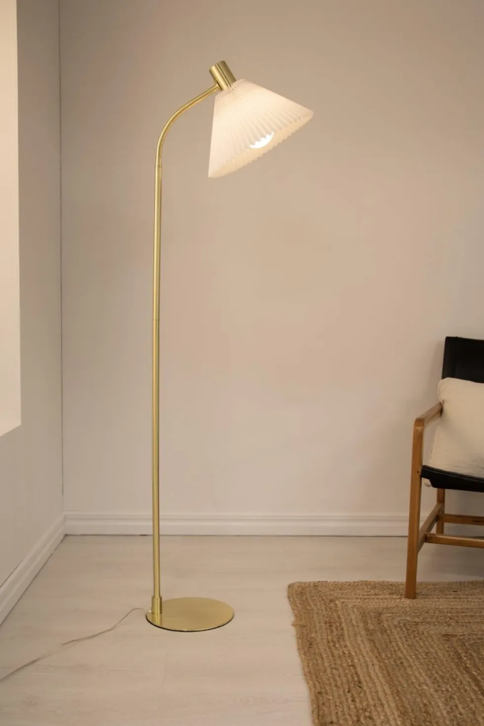 Mira golvlampa