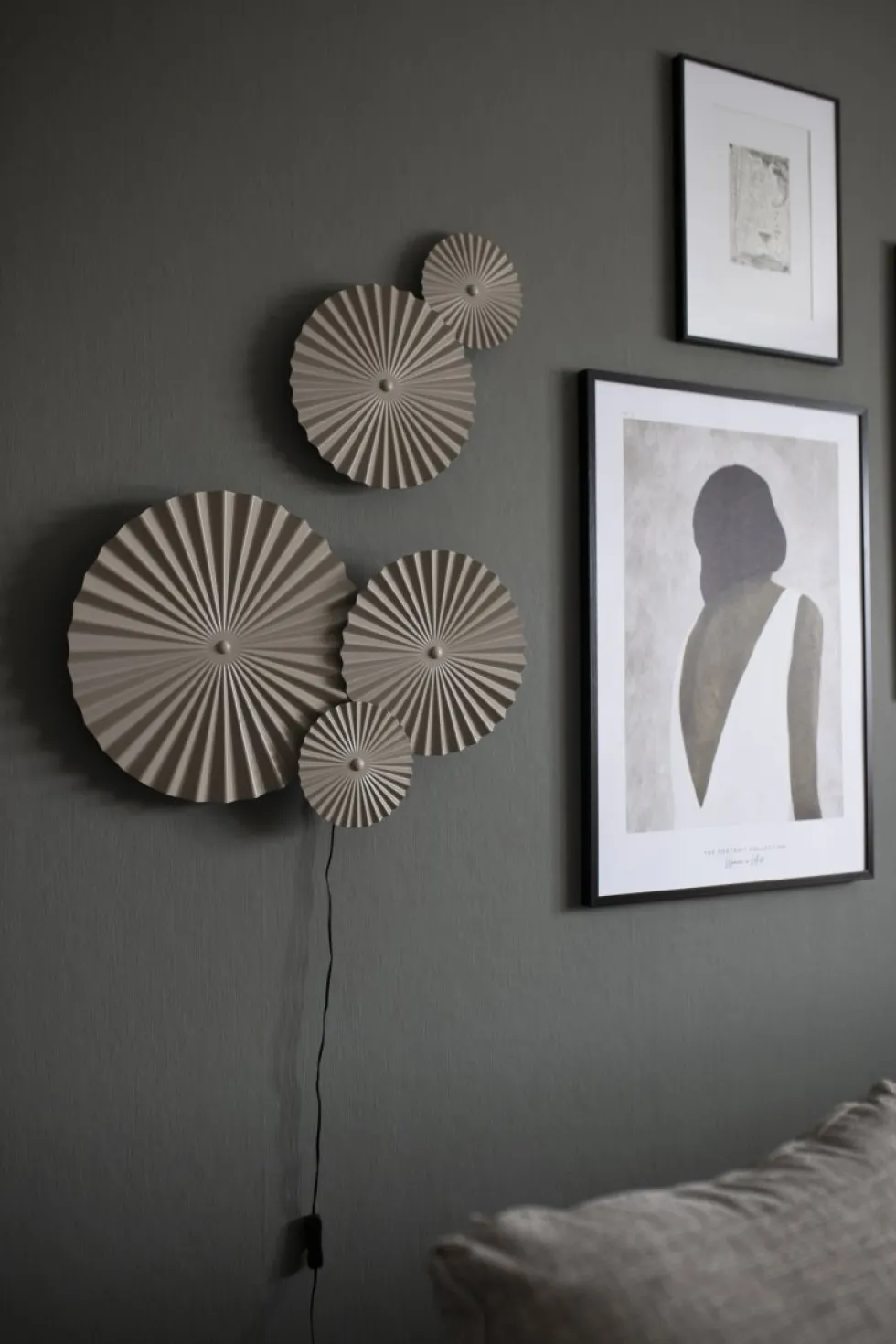 Omega 70cm vägglampa