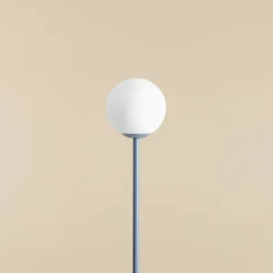 Pinne golvlampa