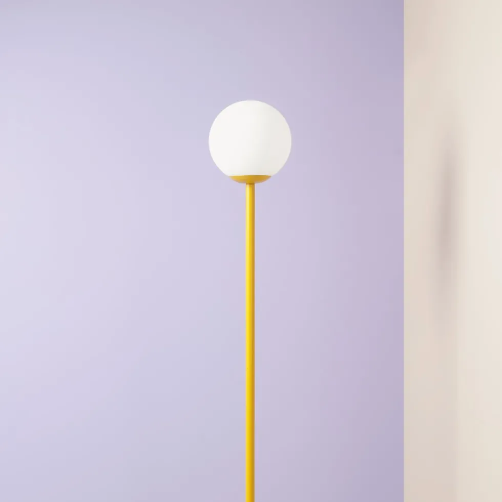 Pinne golvlampa