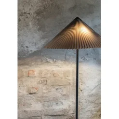 Plisado golvlampa